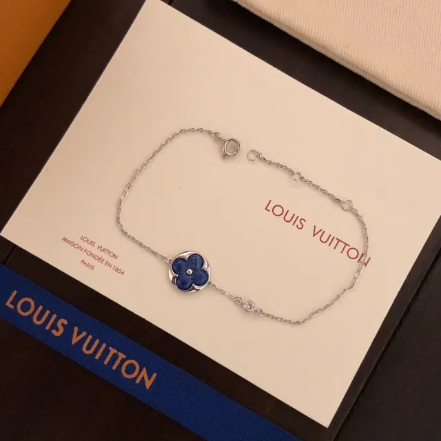 Louis Vuitton Flower and Monogram Disc Silver Necklace 6