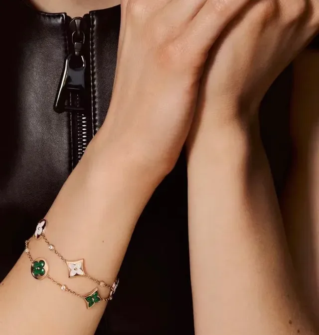 Louis Vuitton Bracelet Motif Fleur et Étoile Chaîne Dorée 8