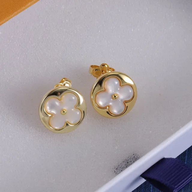 Louis Vuitton Flower Gold White Chain Mother-of-Pearl Floral Charms Necklace 3