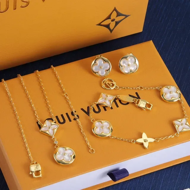 Louis Vuitton Flower Gold White Chain Mother-of-Pearl Floral Charms Necklace 9
