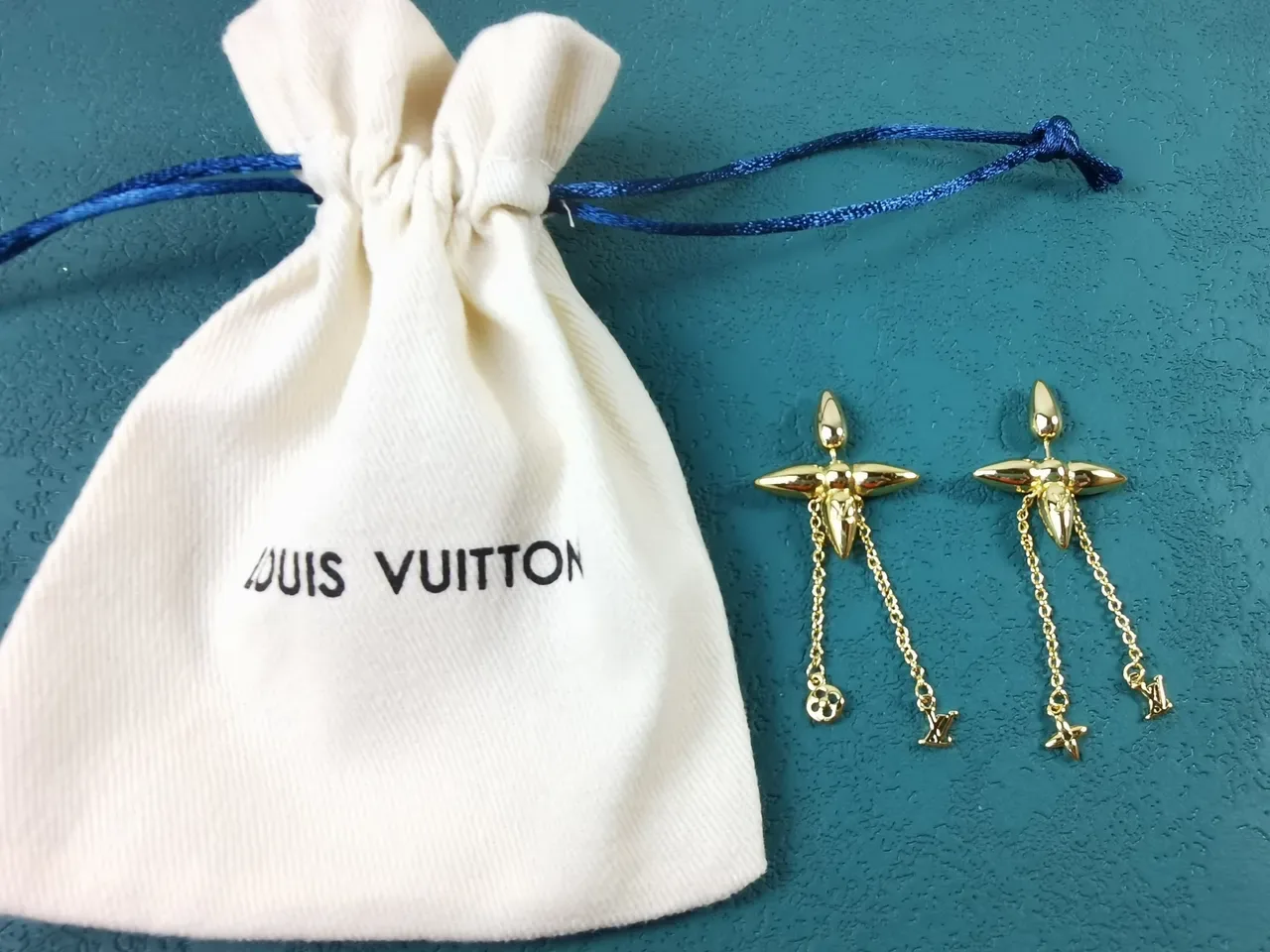 Boucles d'oreilles Louis Vuitton Motif Fleur Chaîne Dorée 6