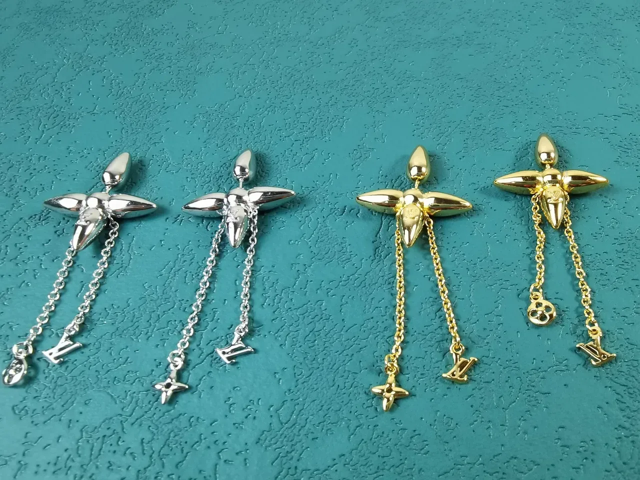 Boucles d'oreilles Louis Vuitton Motif Fleur Chaîne Dorée 7