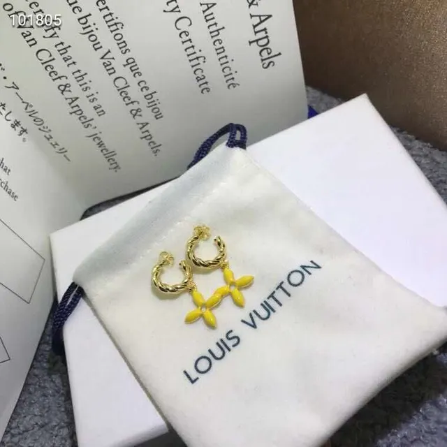 Louis Vuitton Flower Motif Yellow Gold Twisted Hoop Enamel Pendant Earrings 7