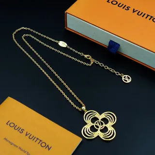 Louis Vuitton Collier floral à anneaux multiples