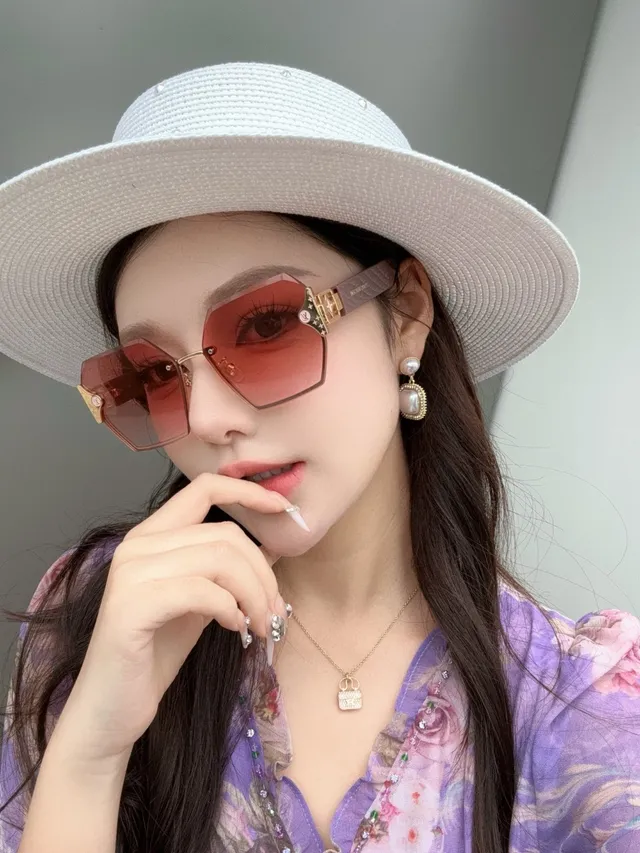 Louis Vuitton Geometric Octagonal Gradient Sunglasses 2