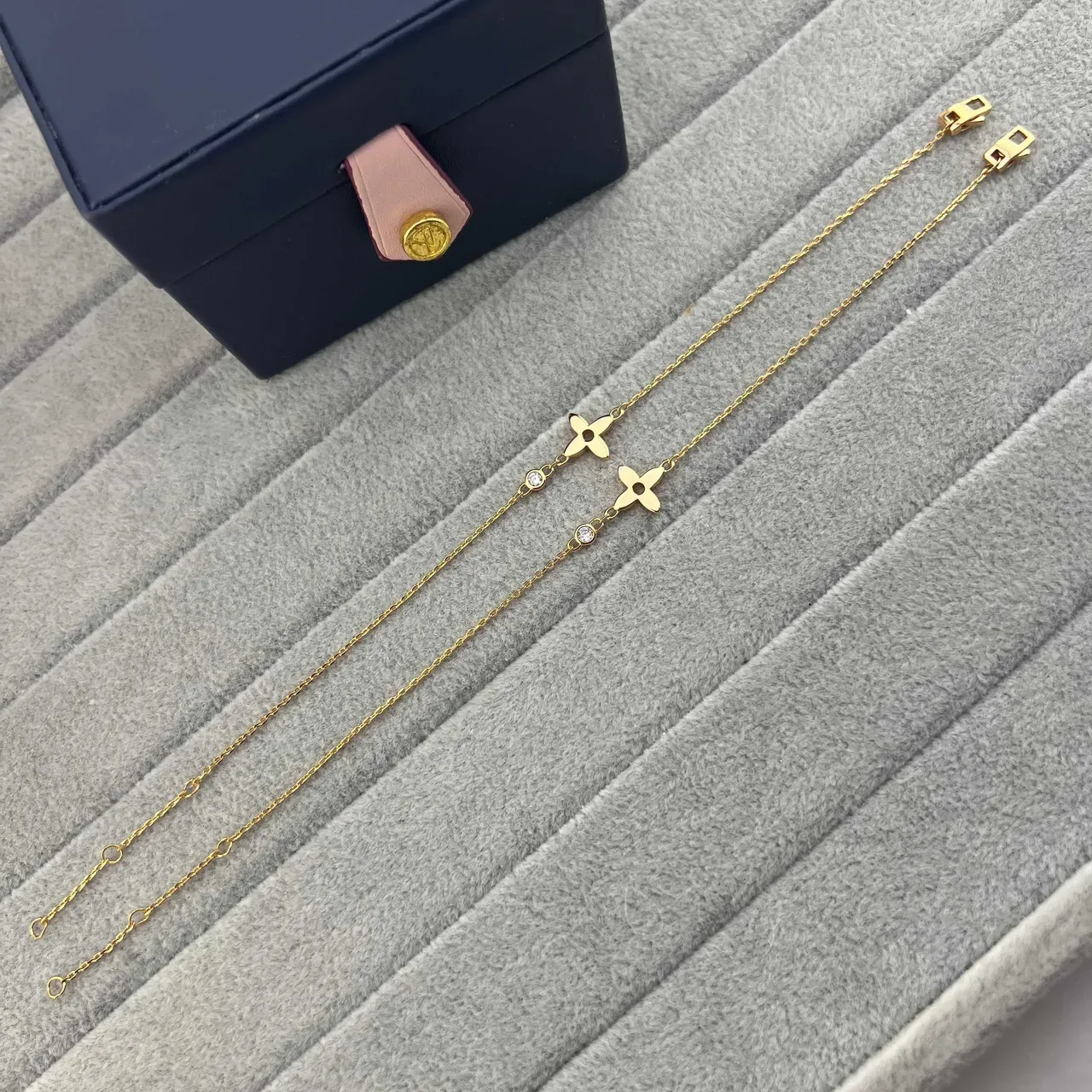 Louis Vuitton Gold Chain Four-Petal Flower Charm Bracelet 4