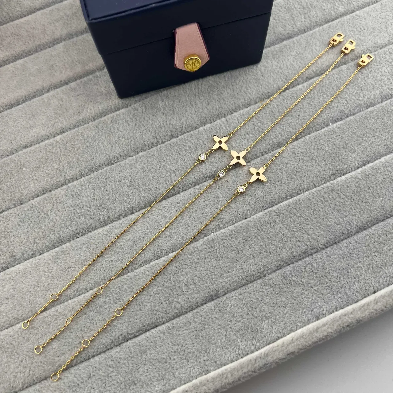 Louis Vuitton Gold Chain Four-Petal Flower Charm Bracelet 5