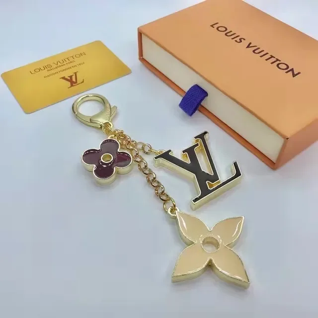 Louis Vuitton broche métal émaillé floral charms or rose 3