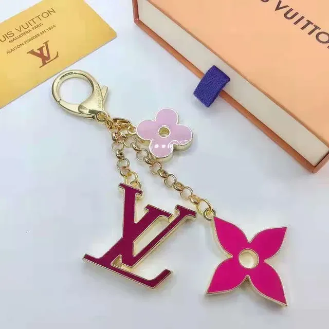 Louis Vuitton broche métal émaillé floral charms or rose 5