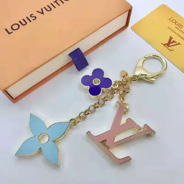 Louis Vuitton broche métal émaillé floral charms or rose 7