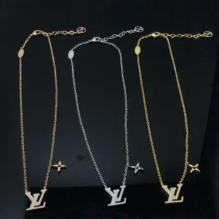 Collier Louis Vuitton pendentif monogram Pavé-Crystal de cristal or et argent avec charme floral à quatre pétales