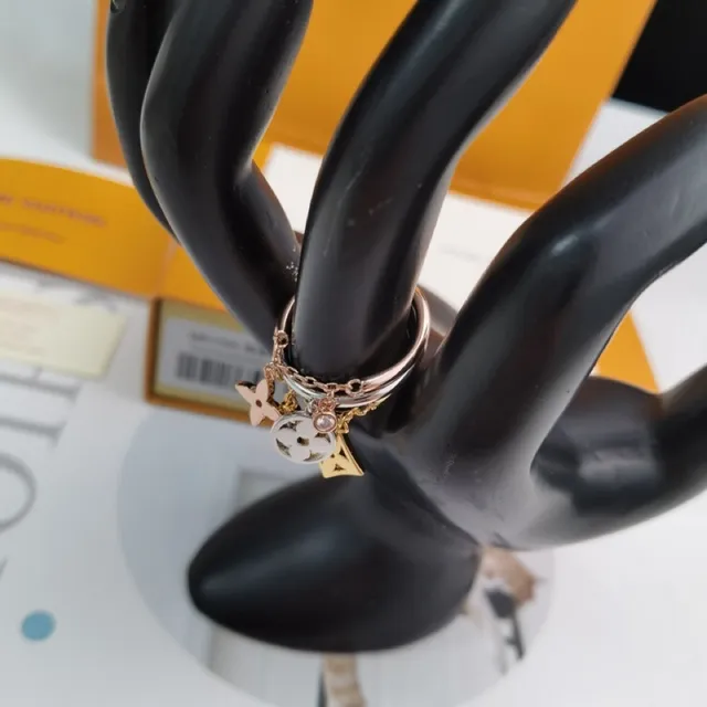 Louis Vuitton Bague en or et argent empilable multi-bandes de métal mixte 2