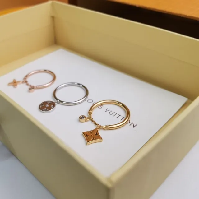 Louis Vuitton Bague en or et argent empilable multi-bandes de métal mixte 9