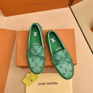 Louis Vuitton 绿色印花皮革系蝴蝶结细节乐福鞋