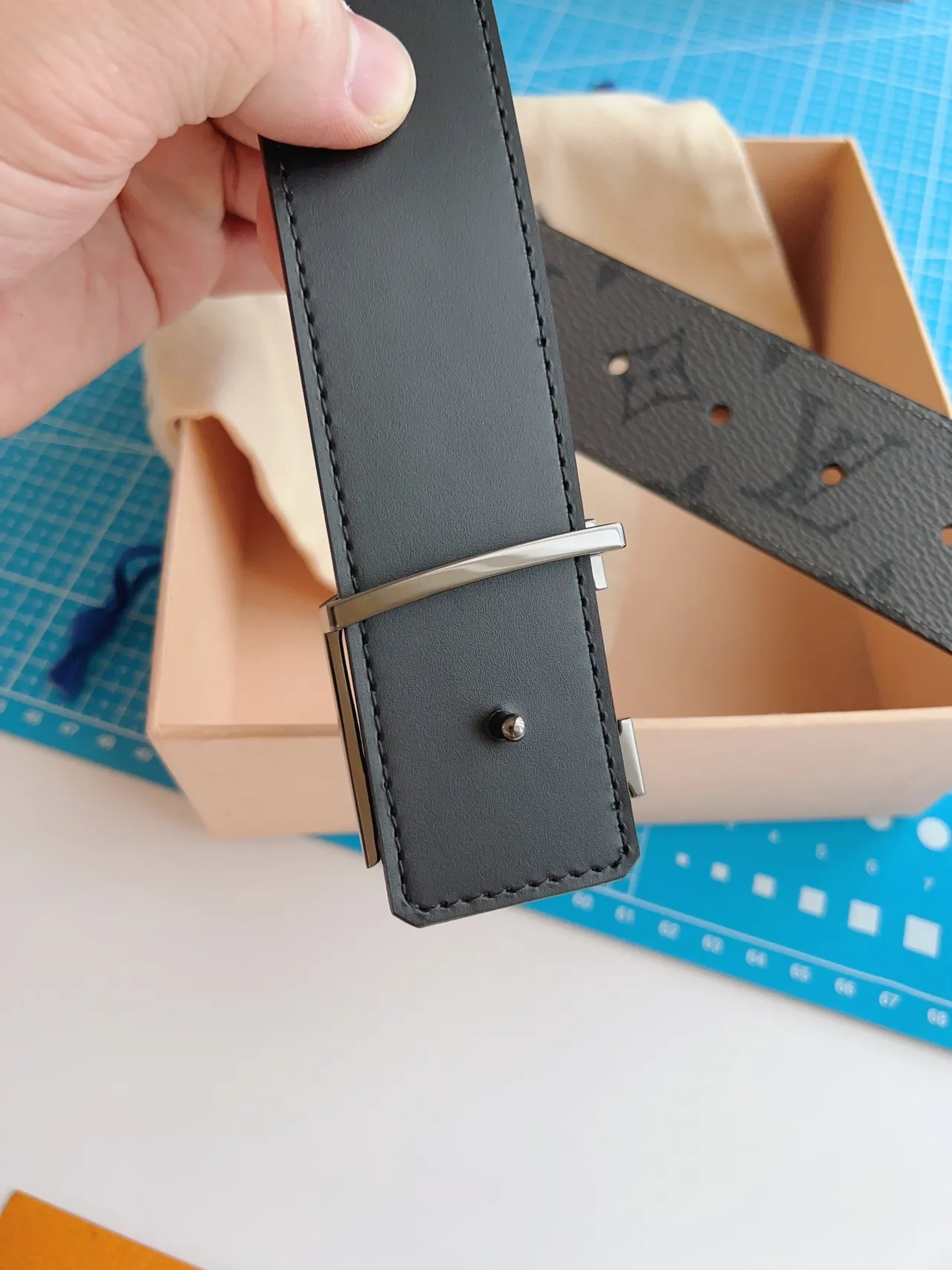 Louis Vuitton Initiales Reversible Gray Monogram Leather Belt 4