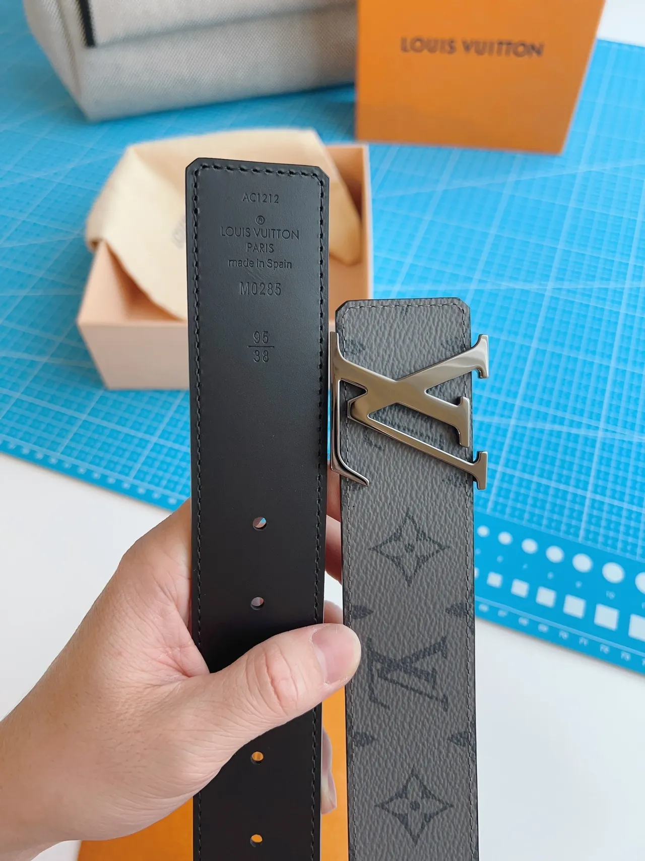 Louis Vuitton Initiales Reversible Gray Monogram Leather Belt 7