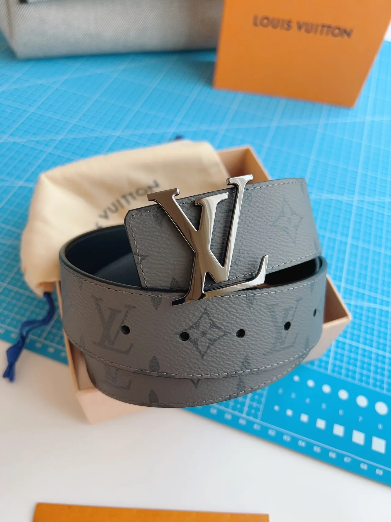 Louis Vuitton Initiales Reversible Gray Monogram Leather Belt 9