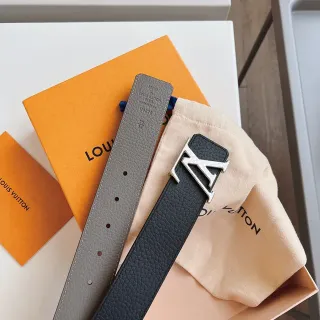 Louis Vuitton Interlocking LV Buckle Pebbled Leather Belt