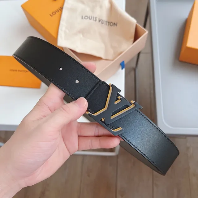 Louis Vuitton Interlocking LV Buckle Pebbled Leather Belt 4
