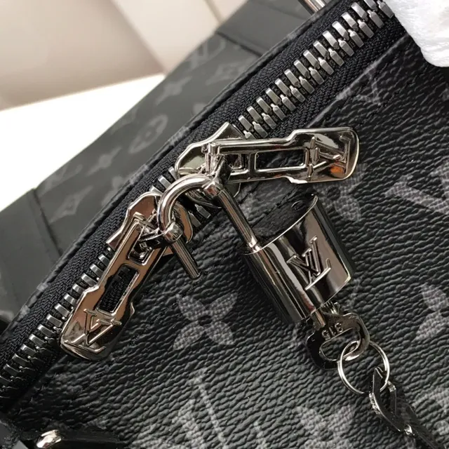 Louis Vuitton Keepall Bandoulière Monogram Eclipse Black sac duffel 9