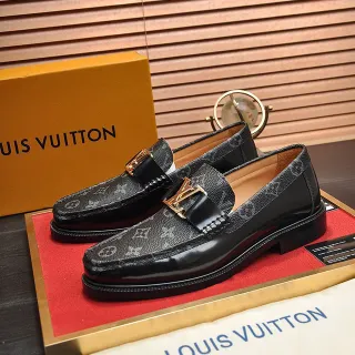 Louis Vuitton 乐福鞋 黑色金色 花押字涂层皮革 LV 扣 乐福鞋