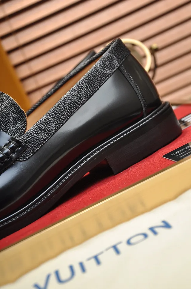 Louis Vuitton Mocassins Noir Or Monogram Revêtu Cuir LV Boucle Mocassins 3