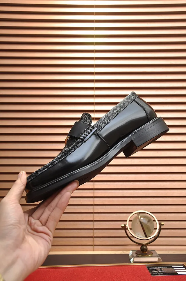 Louis Vuitton Mocassins Noir Or Monogram Revêtu Cuir LV Boucle Mocassins 6