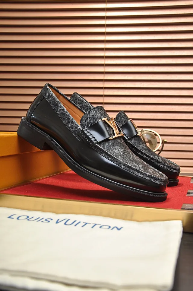 Louis Vuitton Mocassins Noir Or Monogram Revêtu Cuir LV Boucle Mocassins 7