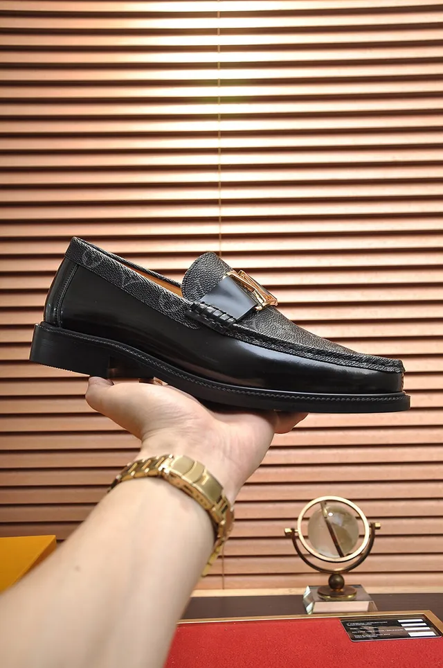 Louis Vuitton Mocassins Noir Or Monogram Revêtu Cuir LV Boucle Mocassins 8
