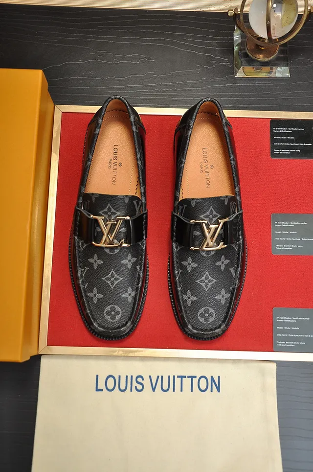 Louis Vuitton Mocassins Noir Or Monogram Revêtu Cuir LV Boucle Mocassins 9