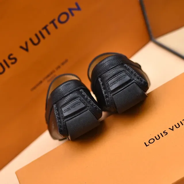 Louis Vuitton Loafer Preto Prata Couro Granulado Fivela Metal LV Loafer 2