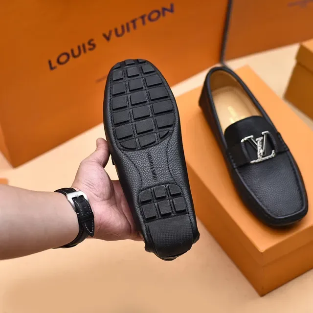 Louis Vuitton Loafer Preto Prata Couro Granulado Fivela Metal LV Loafer 4