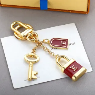 لويس فيتون Lock & Key سوارة تشارم إنل أحمر ذهبي