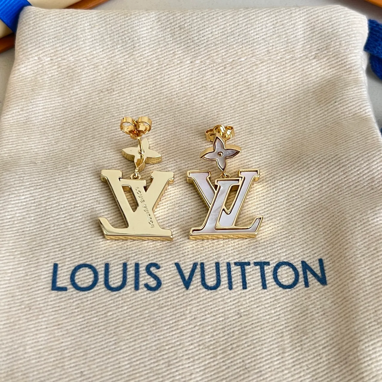 Louis Vuitton LV फूल सोना सफेद धातु माँ-मोती जड़ावट कानों की बाली 3