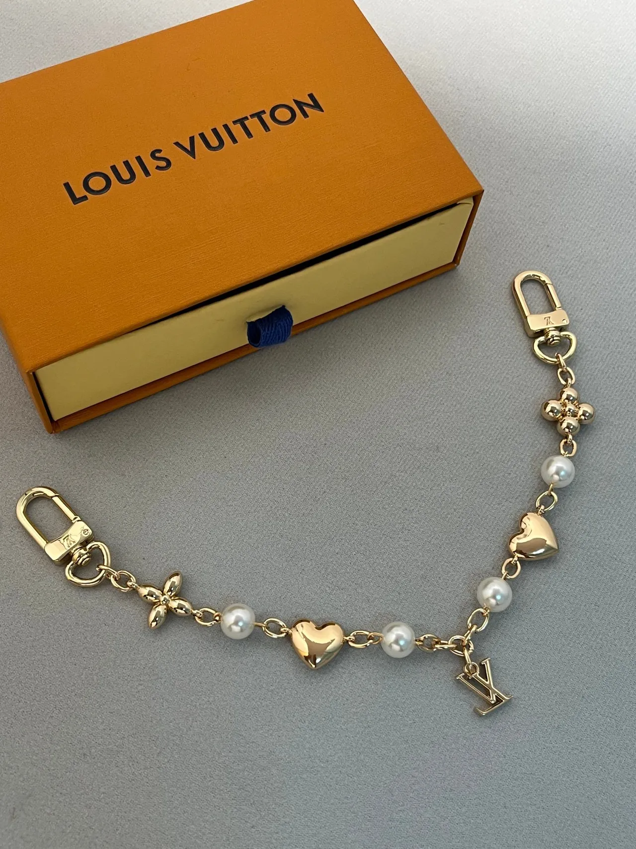 Louis Vuitton LV Heart Chain Bag Charm Gold and Pearl Necklace 4
