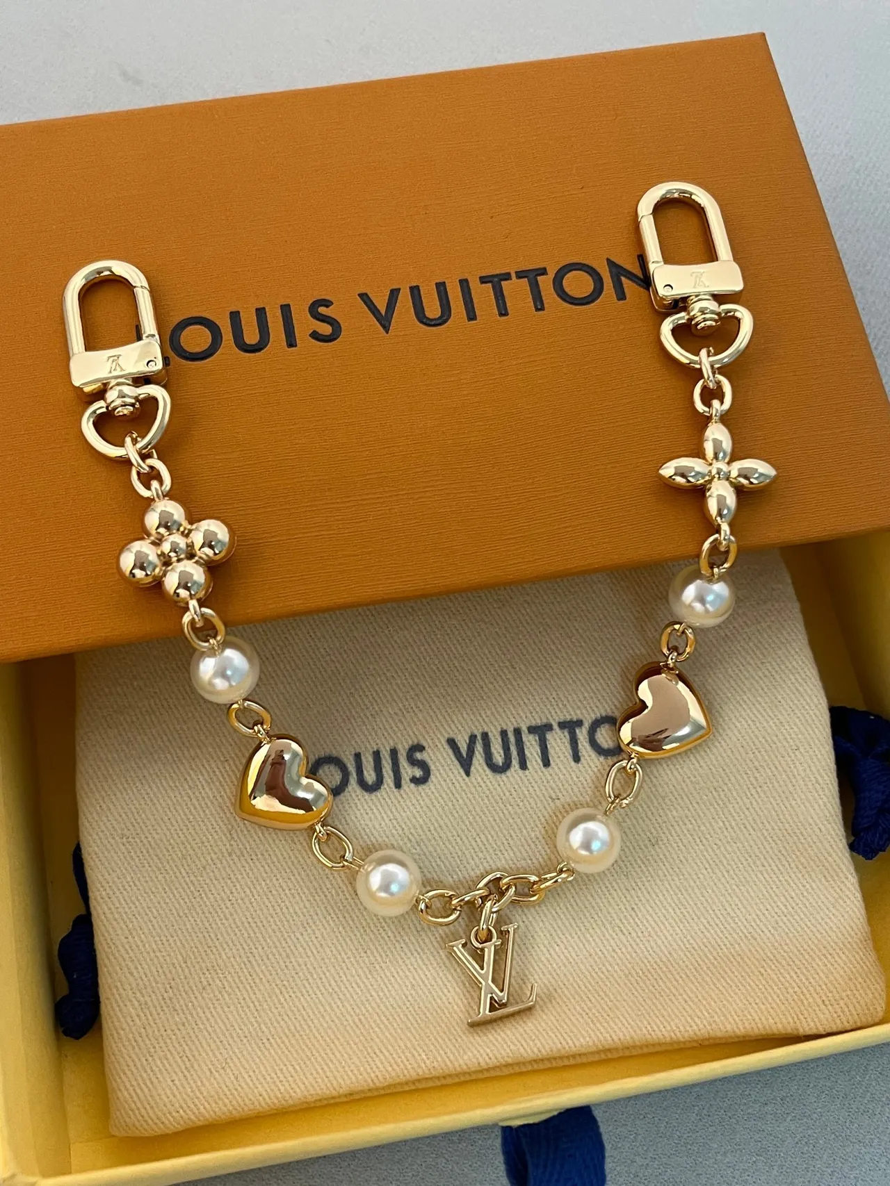 Louis Vuitton LV Heart Chain Bag Charm Gold and Pearl Necklace 6