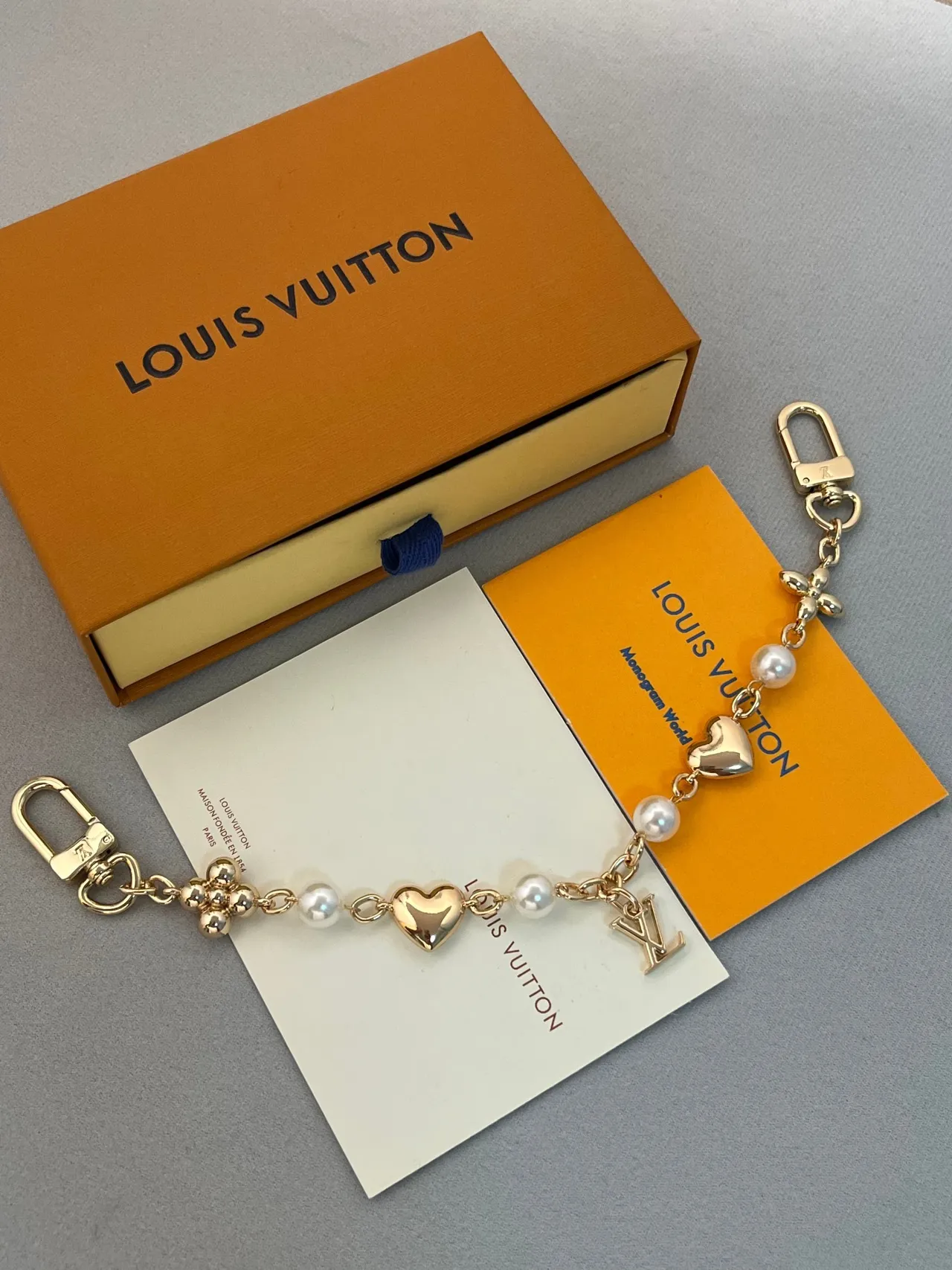 Louis Vuitton LV Heart Chain Bag Charm Gold and Pearl Necklace 7