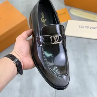 Louis Vuitton LV काला पैटेंट लेदर मेटल बकल लोअफर