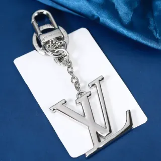 लुई विटन LV लॉगो पॉलिश्ड सिल्वर मेटल की होल्डर ब्रेसलेट