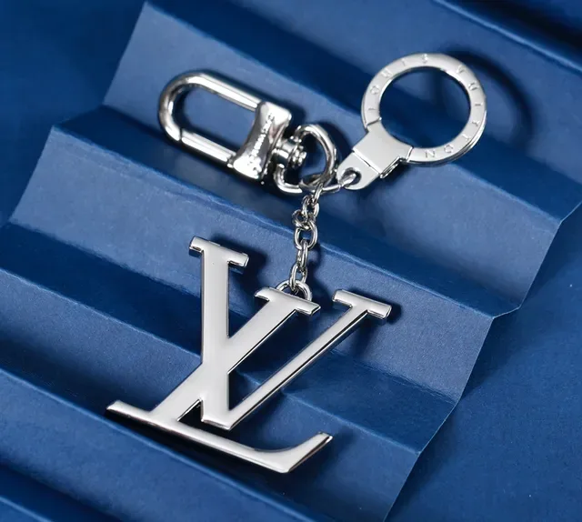 Bracelet porte-clés Louis Vuitton LV Logo en métal argent poli 6