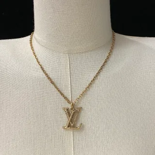 Louis Vuitton LV Monogramme Texturé Pendentif Collier