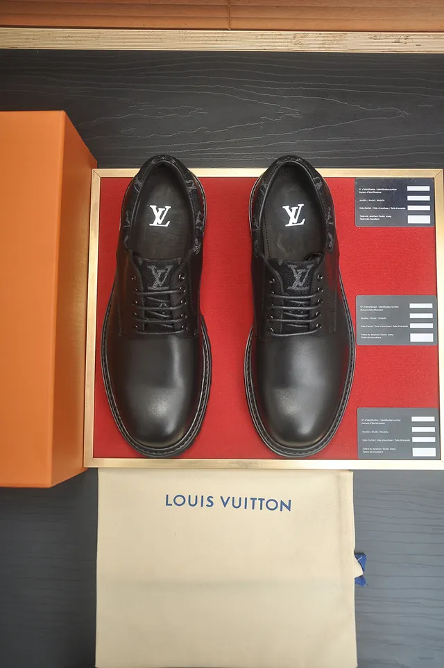 Louis Vuitton LV Trail Sapatos Oxford de couro preto com sola grossa com cravos 5