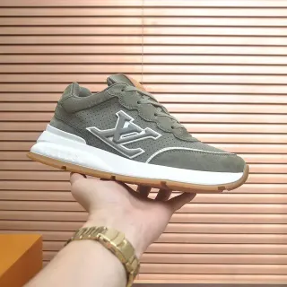 Louis Vuitton LV Trainer লাইফস্টাইল স্নিকার আর্মি গ্রিন হোয়াইট পারফোরেটেড সুয়েড আপার ওভারসাইজড মনোগ্রাম লোগো