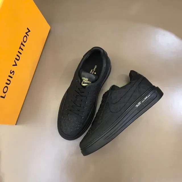 Louis Vuitton LV Trainer Sneakers Lifestyle Noires avec Upper en Toile Monogrammed, Semelle Intermédiaire avec Texte Embossé 3