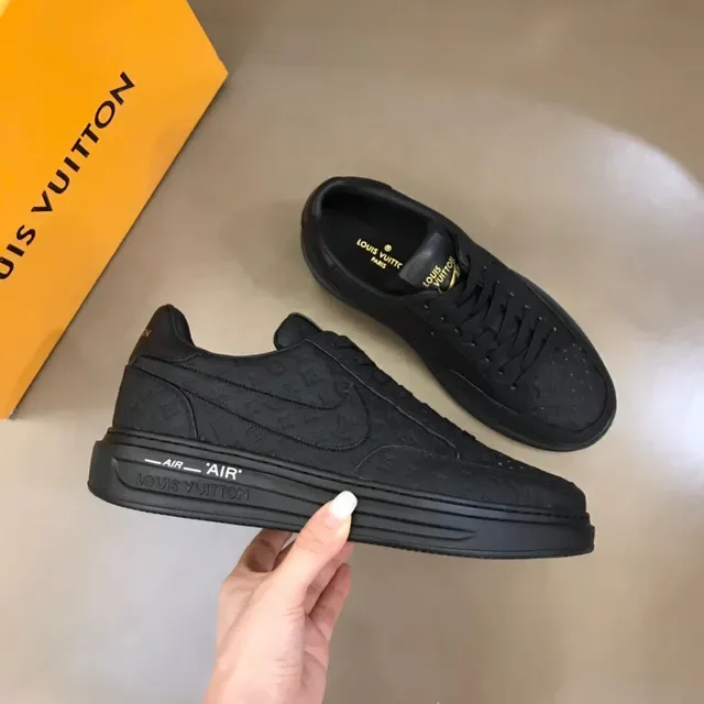 Louis Vuitton LV Trainer Sneakers Lifestyle Noires avec Upper en Toile Monogrammed, Semelle Intermédiaire avec Texte Embossé 5