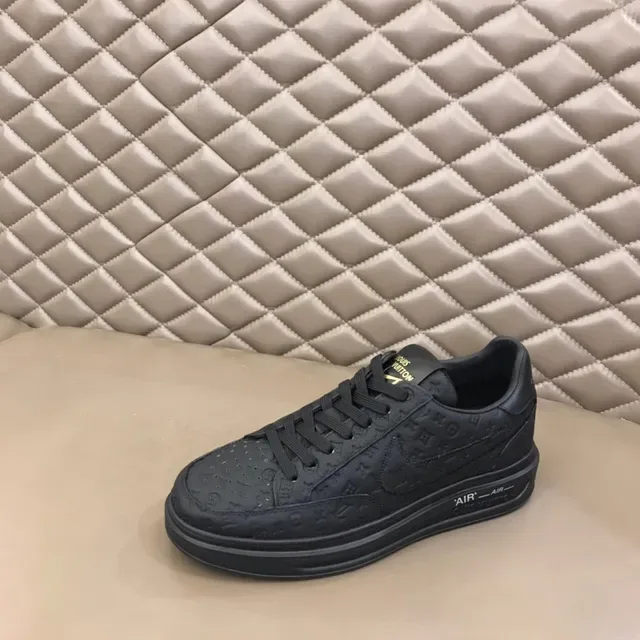 Louis Vuitton LV Trainer Sneakers Lifestyle Noires avec Upper en Toile Monogrammed, Semelle Intermédiaire avec Texte Embossé 6