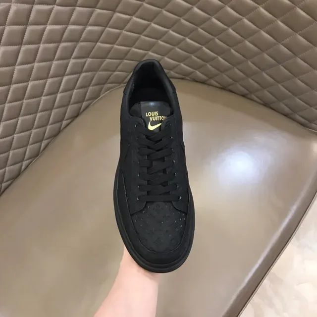Louis Vuitton LV Trainer Sneakers Lifestyle Noires avec Upper en Toile Monogrammed, Semelle Intermédiaire avec Texte Embossé 7