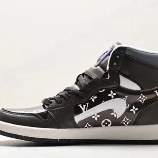 Louis Vuitton LV Trainer Zapatillas Lifestyle de Cuero Patentado Negro y Blanco de Corte Alto