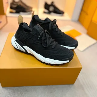 لويس فيتون LV Trainer أحذية رياضية سميكة سوداء وبيضاء مع أعلى نسيج ووسط القدم نحتي