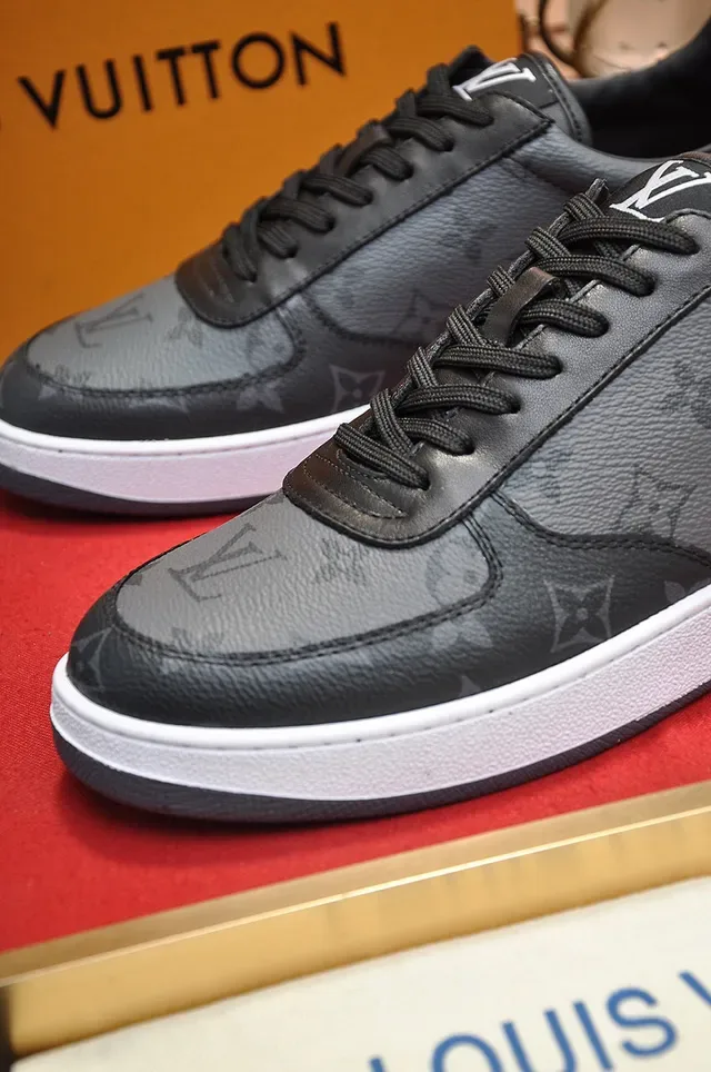 Louis Vuitton LV Trainer Tênis Lifestyle de Couro Preto e Branco com Estampa Monograma Low-Top 2
